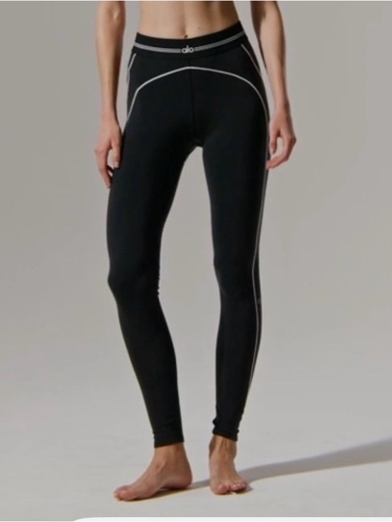 ALO Yoga Pants - ALO - Black Women’s Airbrush High-waist - Heart throb leggings - Size large